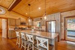 Feather & Fawn Lodge: Kitchen-Island